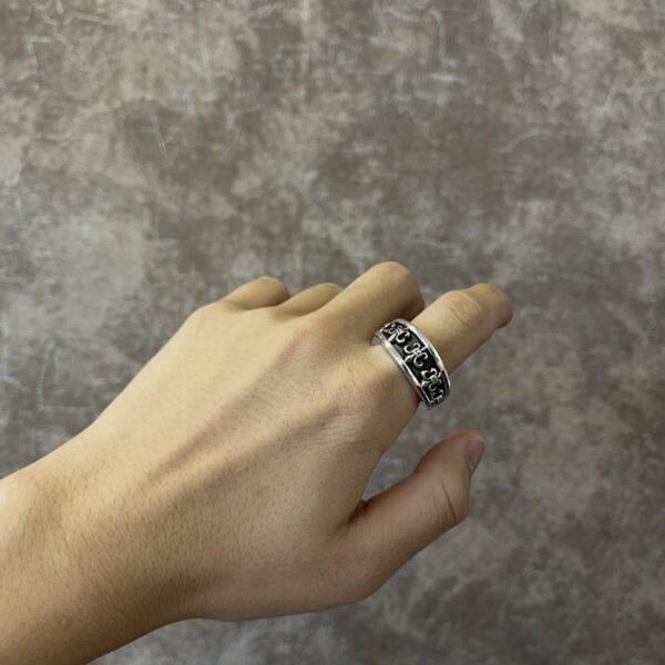 replica,repliche,fake,1:1,earrings,bracelet,ring,jewelry Anello asimmetrico con fiore Scout Chrome Hearts