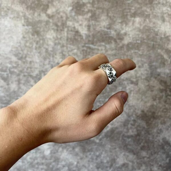 replica,repliche,fake,1:1,earrings,bracelet,ring,jewelry Anello fiore scout con diamanti e cuori cromati