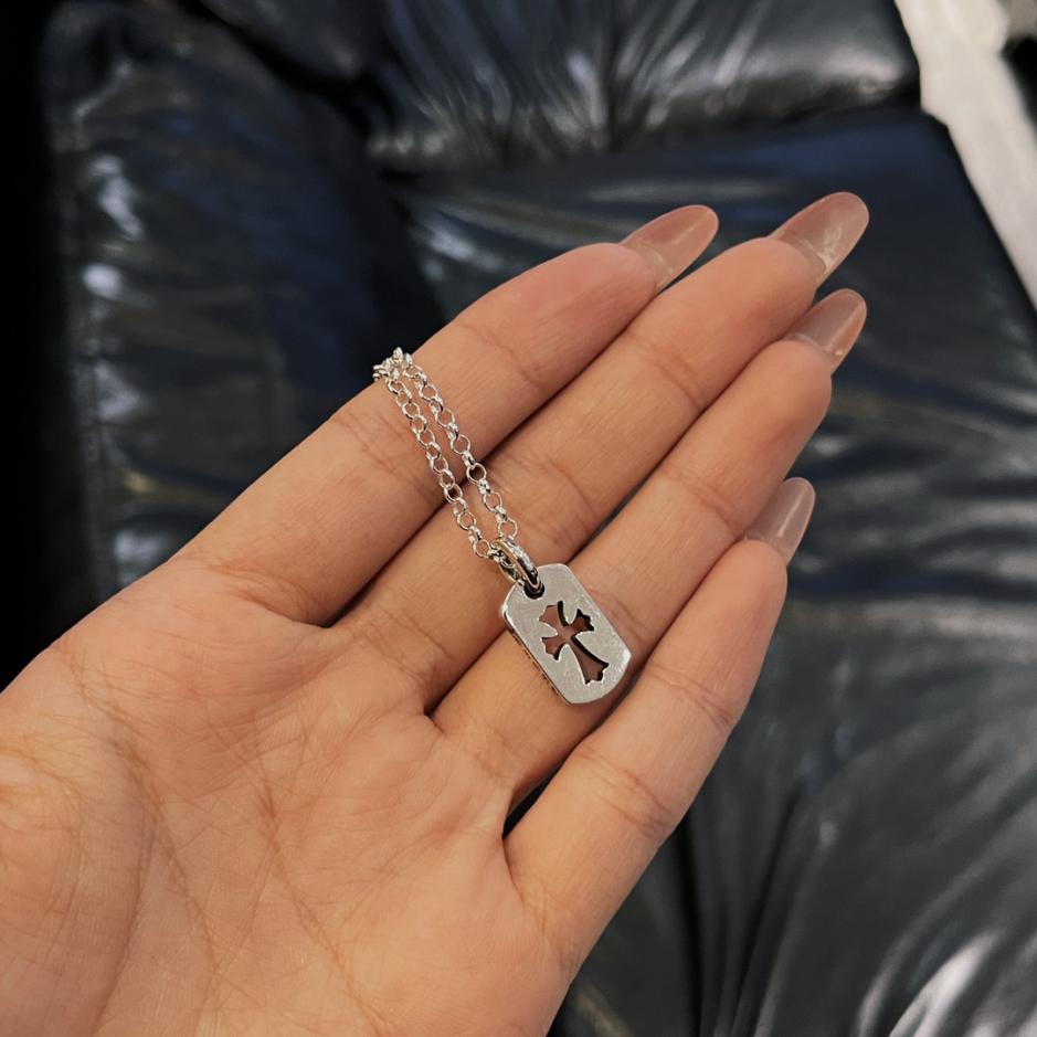 replica,repliche,fake,1:1,earrings,bracelet,ring,jewelry Etichetta militare con croce cava a cuori cromati replica,repliche,fake,1:1,earrings,bracelet,ring,jewelry Etichetta militare con croce cava a cuori cromati
