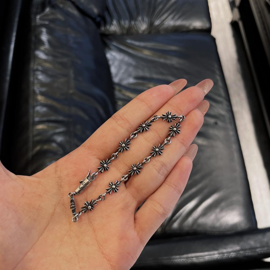 replica,repliche,fake,1:1,earrings,bracelet,ring,jewelry Bracciale con croce in pietra con cuori cromati replica,repliche,fake,1:1,earrings,bracelet,ring,jewelry Bracciale con croce in pietra con cuori cromati