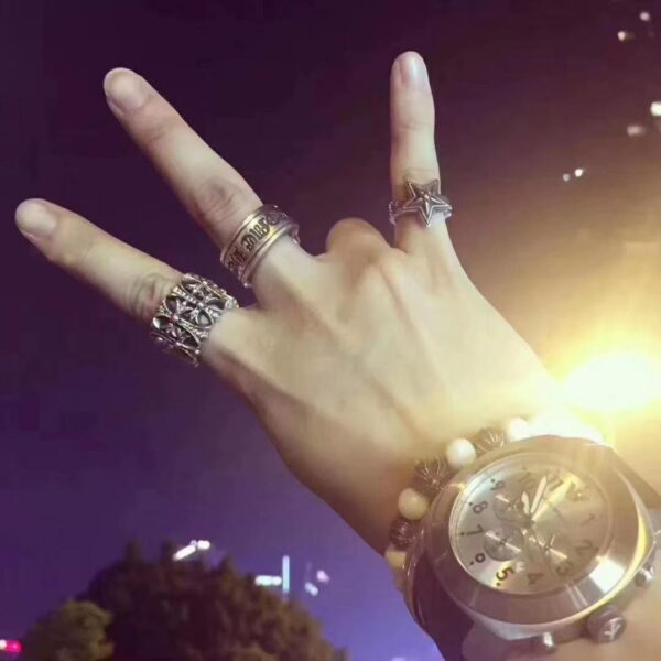 replica,repliche,fake,1:1,earrings,bracelet,ring,jewelry Anello funerario in pietra con cuori cromati