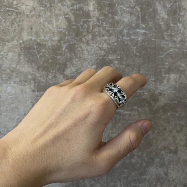 replica,repliche,fake,1:1,earrings,bracelet,ring,jewelry Anello da osservatore stretto con pietra cromata a cuori