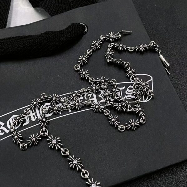 Collana con fiore croce in pietra a tre sezioni Chrome Hearts