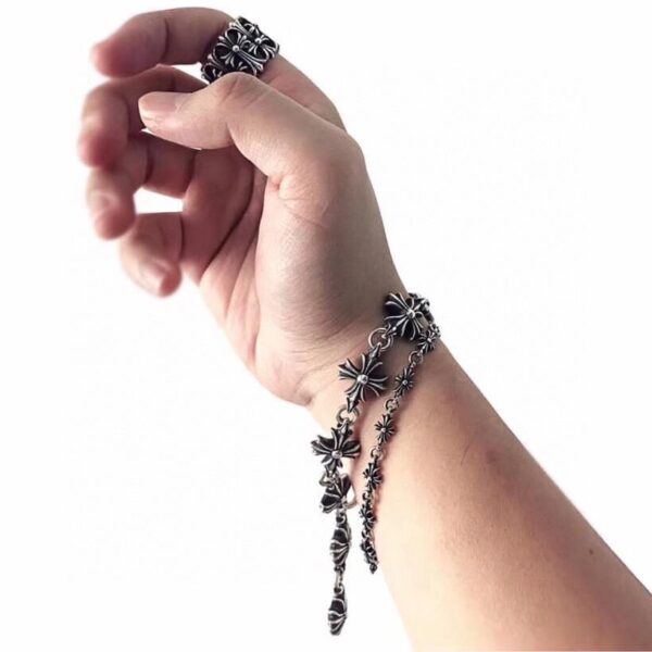 replica,repliche,fake,1:1,earrings,bracelet,ring,jewelry Bracciale con fiori incrociati a nove sezioni con cuori cromati