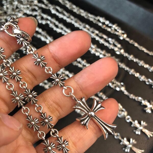 replica,repliche,fake,1:1,earrings,bracelet,ring,jewelry Collana con pannello alternato con cuori cromati