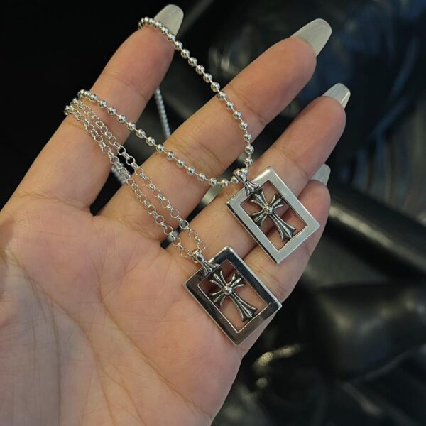 replica,repliche,fake,1:1,earrings,bracelet,ring,jewelry Croce cava quadrata con cuori cromati