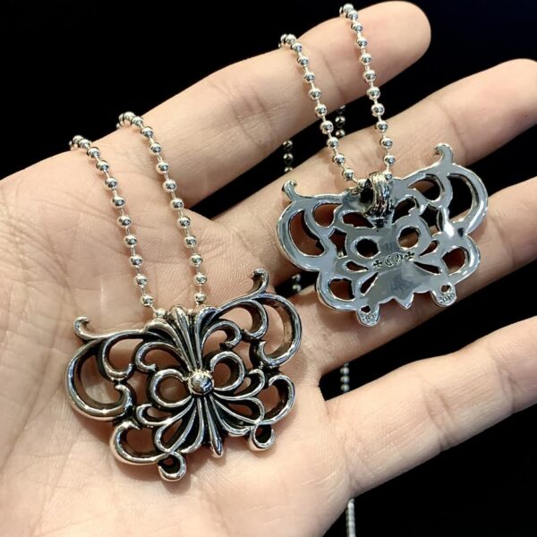 replica,repliche,fake,1:1,earrings,bracelet,ring,jewelry Collana a farfalla con cuori cromati