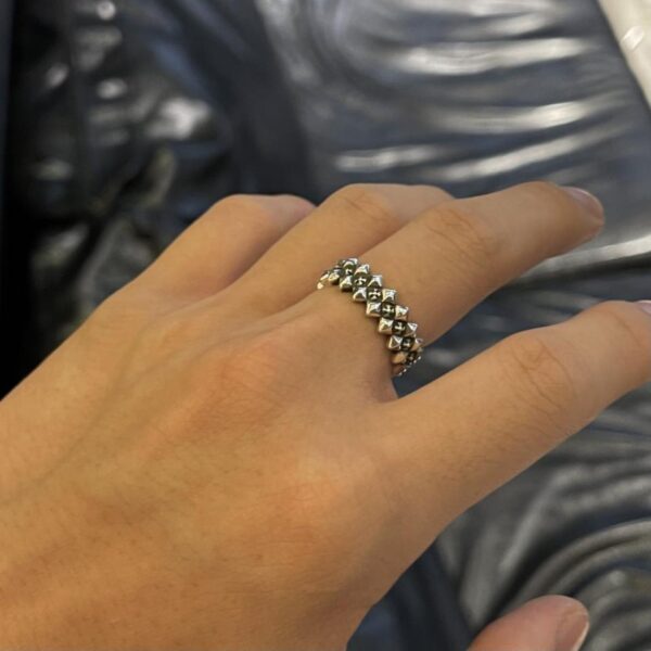 replica,repliche,fake,1:1,earrings,bracelet,ring,jewelry Anello a croce con ingranaggio di cuori cromati