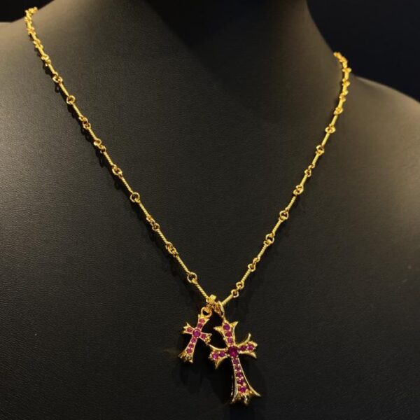 Collana a doppia croce con diamanti rossi placcati in oro 22k Chrome Hearts