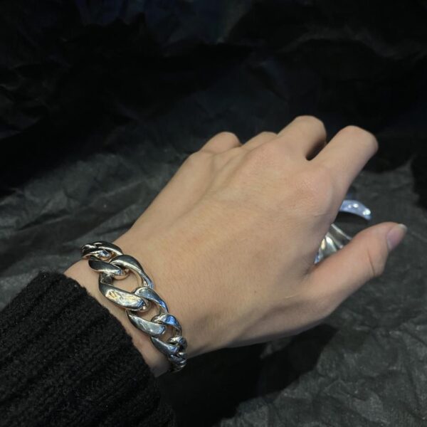 replica,repliche,fake,1:1,earrings,bracelet,ring,jewelry Bracciale con sfumatura lucida e fiore incrociato con cuori cromati