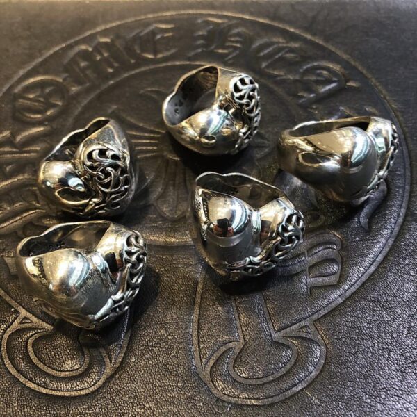 replica,repliche,fake,1:1,earrings,bracelet,ring,jewelry Anello arabesco a forma di cuore Chrome Hearts
