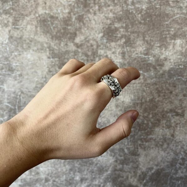 replica,repliche,fake,1:1,earrings,bracelet,ring,jewelry Anello fiore croce di diamanti Chrome Hearts