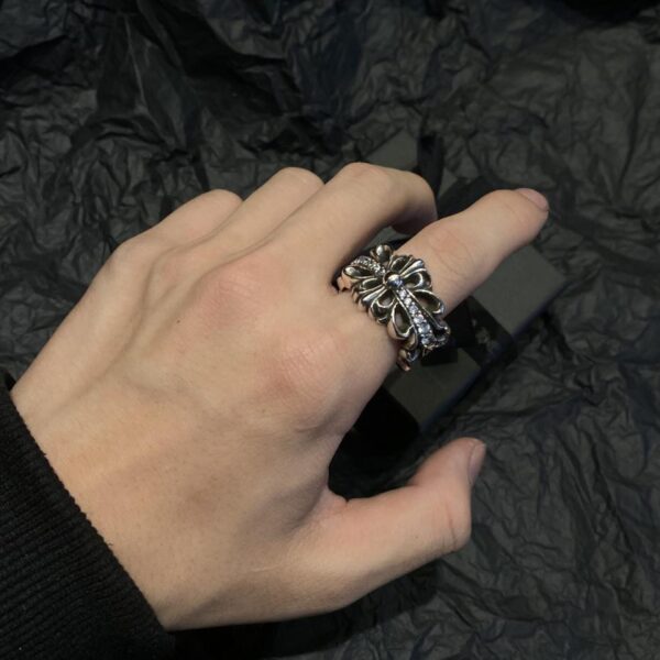 replica,repliche,fake,1:1,earrings,bracelet,ring,jewelry Anello con iris in pietra Chrome Hearts