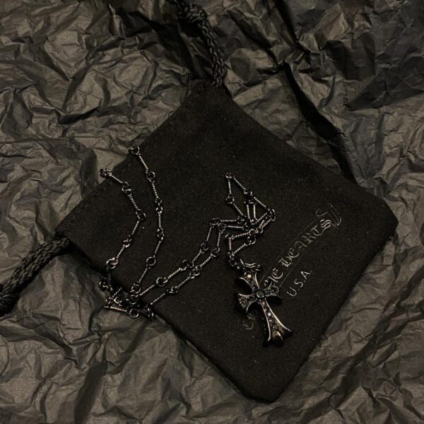 replica,repliche,fake,1:1,earrings,bracelet,ring,jewelry Collana con croce Chrome Hearts nera e argento