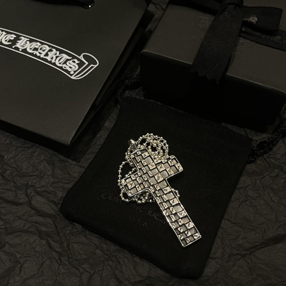 replica,repliche,fake,1:1,earrings,bracelet,ring,jewelry Catena a croce con motivo Longan a cuori cromati replica,repliche,fake,1:1,earrings,bracelet,ring,jewelry Catena a croce con motivo Longan a cuori cromati