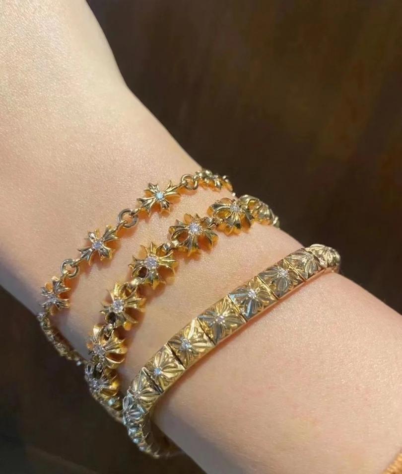 replica,repliche,fake,1:1,earrings,bracelet,ring,jewelry Bracciale con croce placcato oro 22k con cuori cromati replica,repliche,fake,1:1,earrings,bracelet,ring,jewelry Bracciale con croce placcato oro 22k con cuori cromati