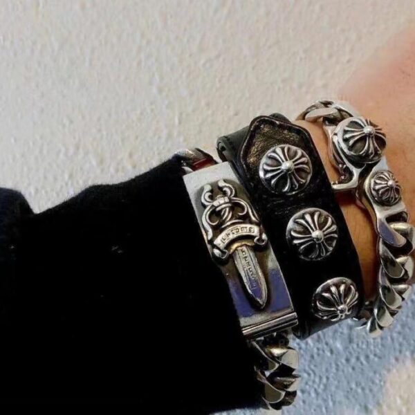 replica,repliche,fake,1:1,earrings,bracelet,ring,jewelry Bracciale con spada media con cuori cromati