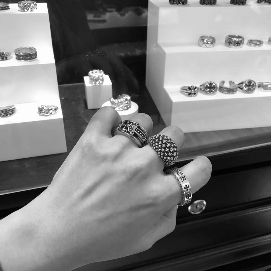 replica,repliche,fake,1:1,earrings,bracelet,ring,jewelry Anello con fiore a croce denso di cuori cromati replica,repliche,fake,1:1,earrings,bracelet,ring,jewelry Anello con fiore a croce denso di cuori cromati