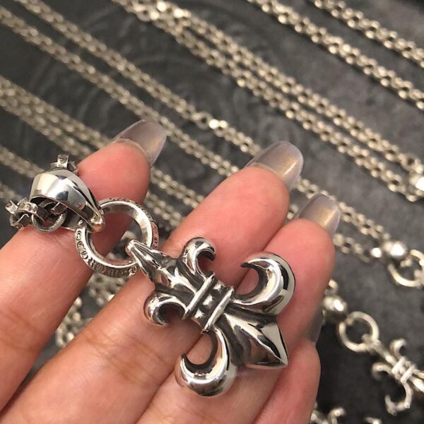 replica,repliche,fake,1:1,earrings,bracelet,ring,jewelry Fiore scout di ancoraggio con cuori cromati