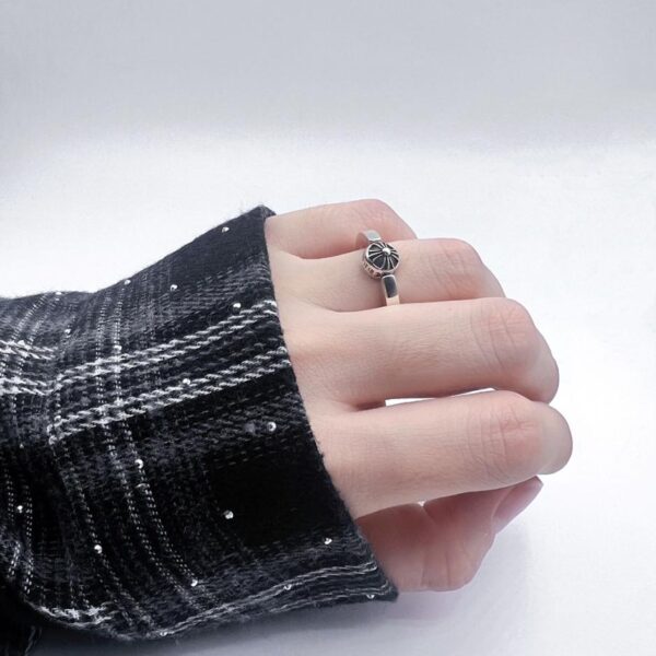 replica,repliche,fake,1:1,earrings,bracelet,ring,jewelry Anello a sfera incrociata rotante con cuori cromati
