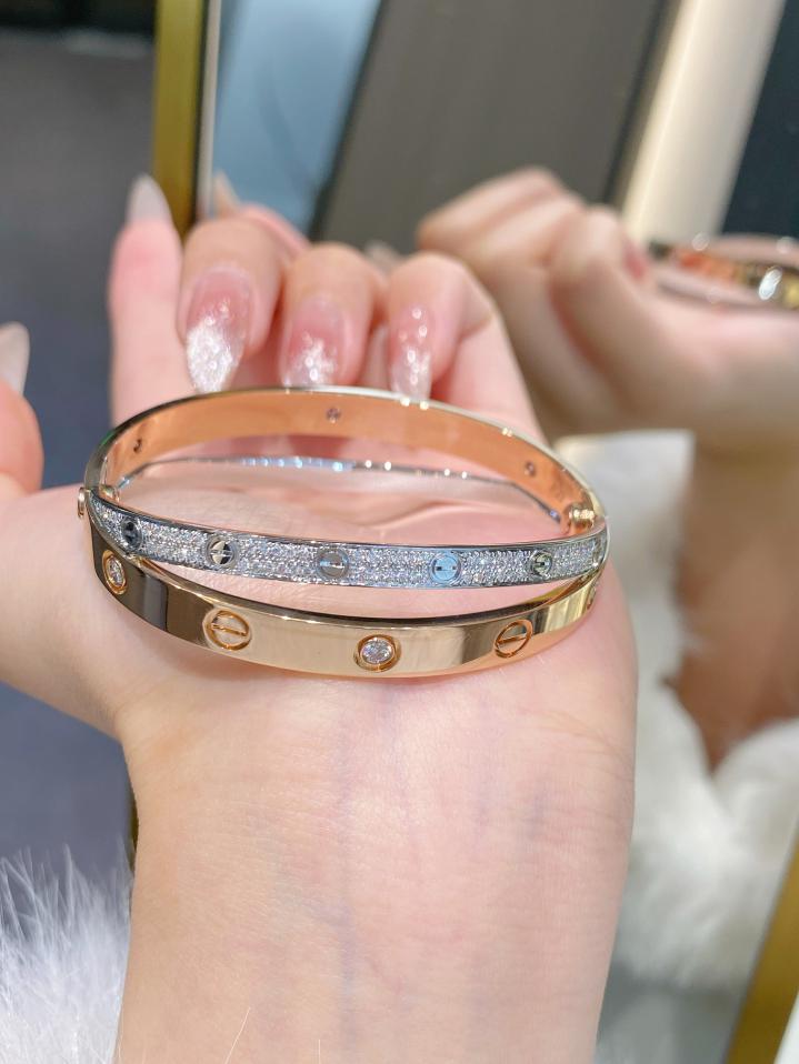 replica,repliche,fake,1:1,earrings,bracelet,ring,jewelry 520 Regalo di San Valentino Bracciale con croce piena di diamanti in vero oro 18k e diamanti Cartier (6791)