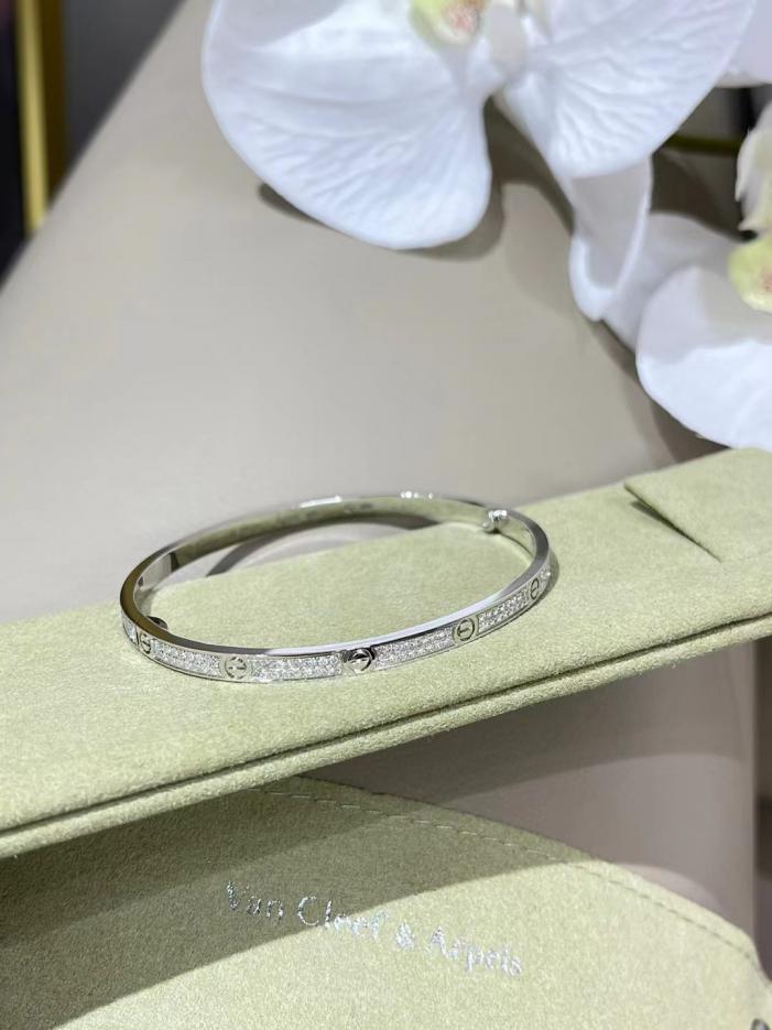replica,repliche,fake,1:1,earrings,bracelet,ring,jewelry Cartier versione stretta del respiro del bambino e braccialetto di diamanti (E423)
