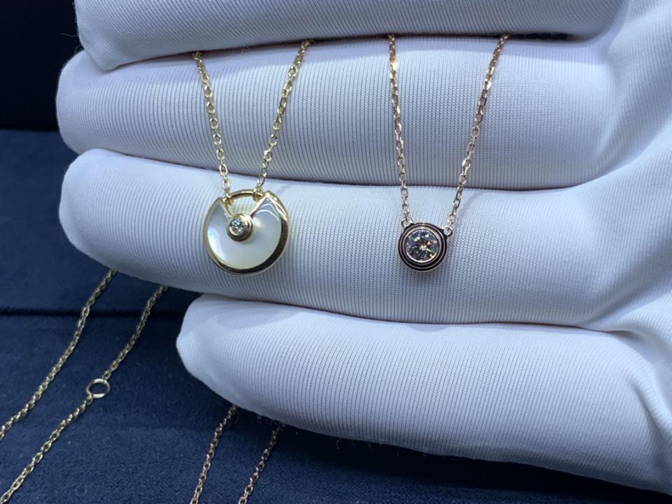 replica,repliche,fake,1:1,earrings,bracelet,ring,jewelry Cartier amuleto disco volante collana in oro 18k di pregevole fattura (2435)
