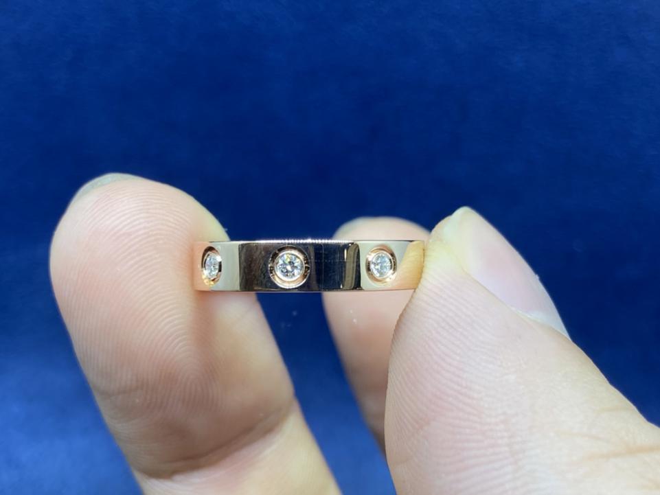 replica,repliche,fake,1:1,earrings,bracelet,ring,jewelry Anello stretto da donna LOVE con otto diamanti Cartier, squisita fattura, vero oro 18k e veri diamanti (4A76)