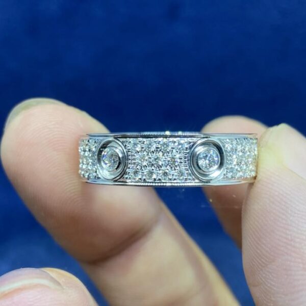 replica,repliche,fake,1:1,earrings,bracelet,ring,jewelry Anello classico Cartier versione ampia LOVE cielo stellato, squisita fattura, vero oro 18 carati e veri diamanti (D369)
