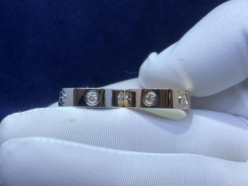 replica,repliche,fake,1:1,earrings,bracelet,ring,jewelry Anello classico Cartier versione ampia con tre diamanti e sei diamanti LOVE in oro 18 carati, squisita fattura (BD01) replica,repliche,fake,1:1,earrings,bracelet,ring,jewelry Anello classico Cartier versione ampia con tre diamanti e sei diamanti LOVE in oro 18 carati, squisita fattura (BD01)
