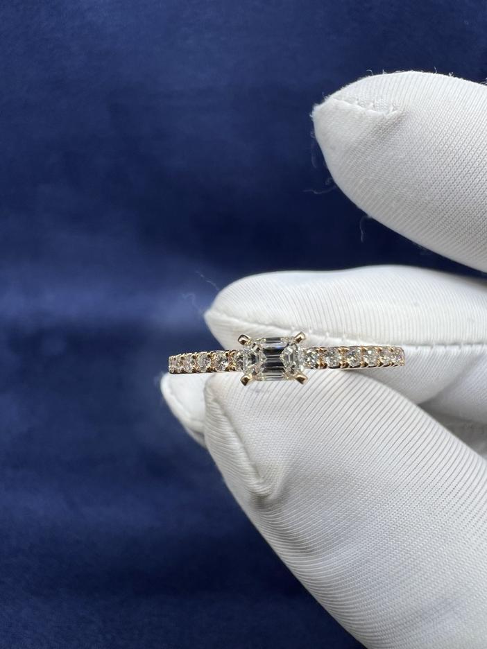 replica,repliche,fake,1:1,earrings,bracelet,ring,jewelry Anello classico Cartier con fila di smeraldi a 20 punti, squisita fattura (6041) replica,repliche,fake,1:1,earrings,bracelet,ring,jewelry Anello classico Cartier con fila di smeraldi a 20 punti, squisita fattura (6041)