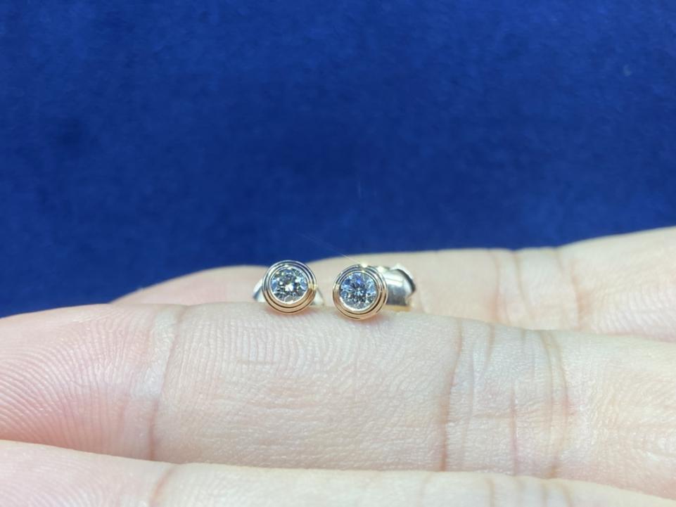 replica,repliche,fake,1:1,earrings,bracelet,ring,jewelry Orecchini classici Cartier con disco volante, pregevole fattura, oro vero 18 carati e diamanti (242E) replica,repliche,fake,1:1,earrings,bracelet,ring,jewelry Orecchini classici Cartier con disco volante, pregevole fattura, oro vero 18 carati e diamanti (242E)
