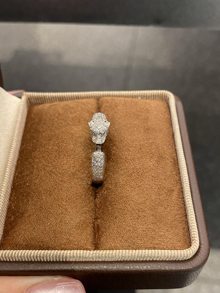 replica,repliche,fake,1:1,earrings,bracelet,ring,jewelry Versione mini Cartier dell’anello leopardo con diamanti sulla testa e sulla coda: K bianco, oro vero 18 carati e diamanti veri (3300) replica,repliche,fake,1:1,earrings,bracelet,ring,jewelry Versione mini Cartier dell’anello leopardo con diamanti sulla testa e sulla coda: K bianco, oro vero 18 carati e diamanti veri (3300)