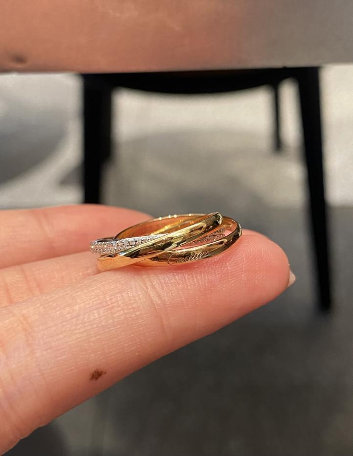 replica,repliche,fake,1:1,earrings,bracelet,ring,jewelry Anello a tre anelli Cartier in oro vero 18 carati e materiale con diamanti (D3A1) replica,repliche,fake,1:1,earrings,bracelet,ring,jewelry Anello a tre anelli Cartier in oro vero 18 carati e materiale con diamanti (D3A1)