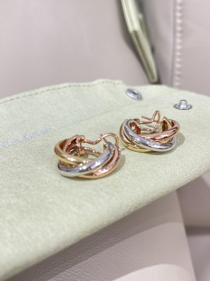 replica,repliche,fake,1:1,earrings,bracelet,ring,jewelry Orecchini tricolore a tre anelli Cartier in oro vero 18 carati realizzati su misura (4697) replica,repliche,fake,1:1,earrings,bracelet,ring,jewelry Orecchini tricolore a tre anelli Cartier in oro vero 18 carati realizzati su misura (4697)