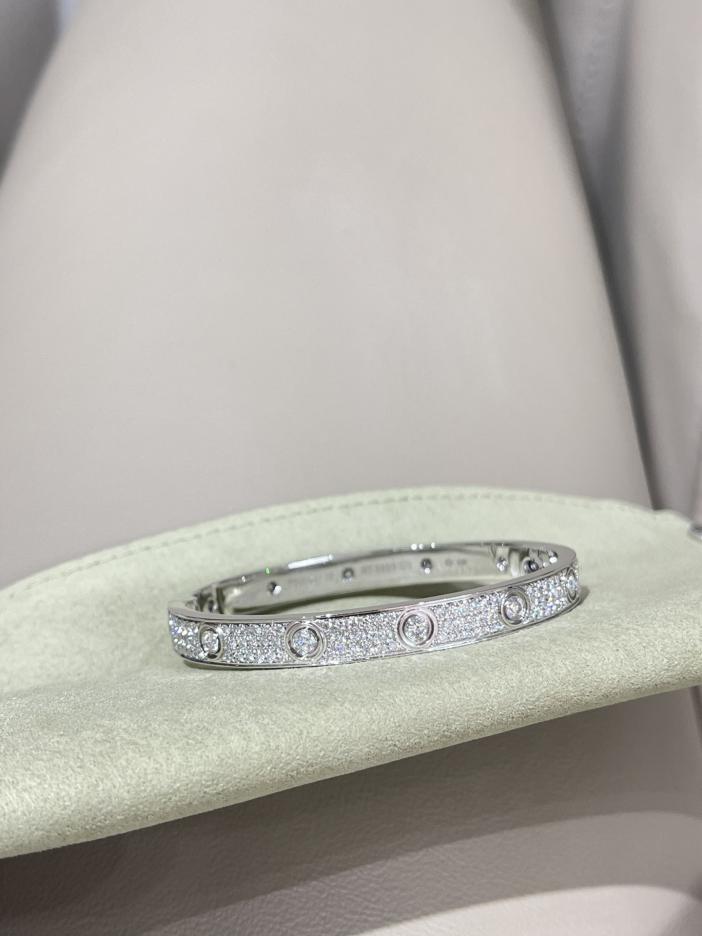 replica,repliche,fake,1:1,earrings,bracelet,ring,jewelry Bracciale Cartier in gypsophila versione larga con diamanti pieni, oro vero 18 carati e diamanti veri (D568) replica,repliche,fake,1:1,earrings,bracelet,ring,jewelry Bracciale Cartier in gypsophila versione larga con diamanti pieni, oro vero 18 carati e diamanti veri (D568)