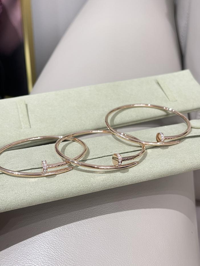 replica,repliche,fake,1:1,earrings,bracelet,ring,jewelry Bracciale Cartier sottile con testa e coda in oro vero 18 carati e diamanti (FD72) replica,repliche,fake,1:1,earrings,bracelet,ring,jewelry Bracciale Cartier sottile con testa e coda in oro vero 18 carati e diamanti (FD72)