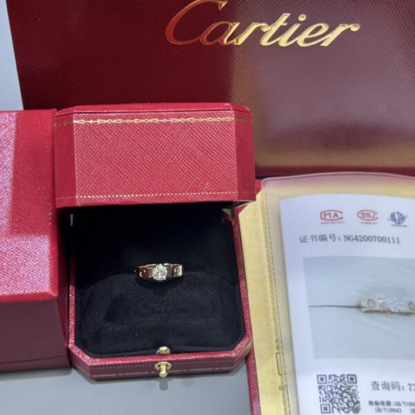 replica,repliche,fake,1:1,earrings,bracelet,ring,jewelry Colpo di consegna reale di oro 18 carati, oro vero e diamanti veri, anello di fidanzamento con diamanti della serie LOVE di Cartier, diamante centrale coltivato VVS da 70 punti, super conveniente, scintillante (8441)