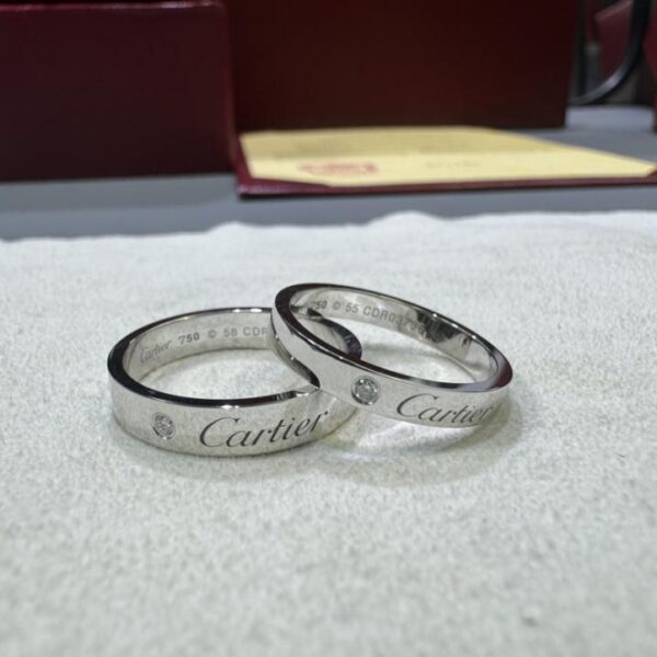 replica,repliche,fake,1:1,earrings,bracelet,ring,jewelry Consegna vero colpo Oro 18 carati vero oro vero diamante Cartier serie C DE anello con logo inciso coppia anello/fede nuziale oro bianco 18 carati (BB47)