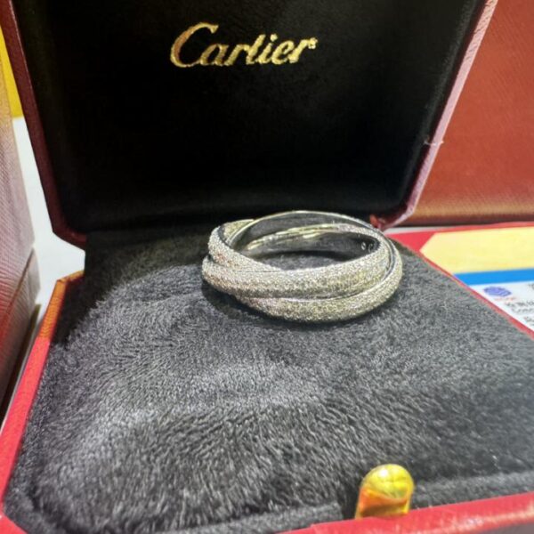 replica,repliche,fake,1:1,earrings,bracelet,ring,jewelry Consegna real shot Anello personalizzato in oro 18 carati con vero oro e vero diamante Cartier TRINITY Anello con tre anelli in oro bianco 18 carati con diamanti completi (0A1E)