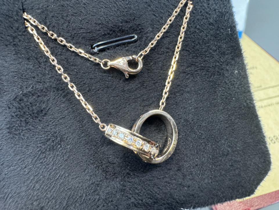 replica,repliche,fake,1:1,earrings,bracelet,ring,jewelry Consegna colpo reale Doppio anello personalizzato Cartier serie LOVE in oro 18 carati con collana di diamanti (9F4E) replica,repliche,fake,1:1,earrings,bracelet,ring,jewelry Consegna colpo reale Doppio anello personalizzato Cartier serie LOVE in oro 18 carati con collana di diamanti (9F4E)