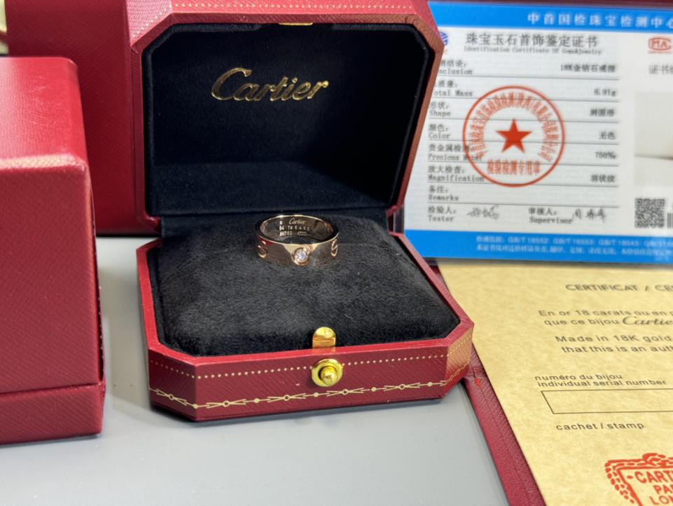 replica,repliche,fake,1:1,earrings,bracelet,ring,jewelry Foto reali della consegna, anello ampio con un diamante personalizzato Cartier in oro 18 carati serie LOVE (540C) replica,repliche,fake,1:1,earrings,bracelet,ring,jewelry Foto reali della consegna, anello ampio con un diamante personalizzato Cartier in oro 18 carati serie LOVE (540C)