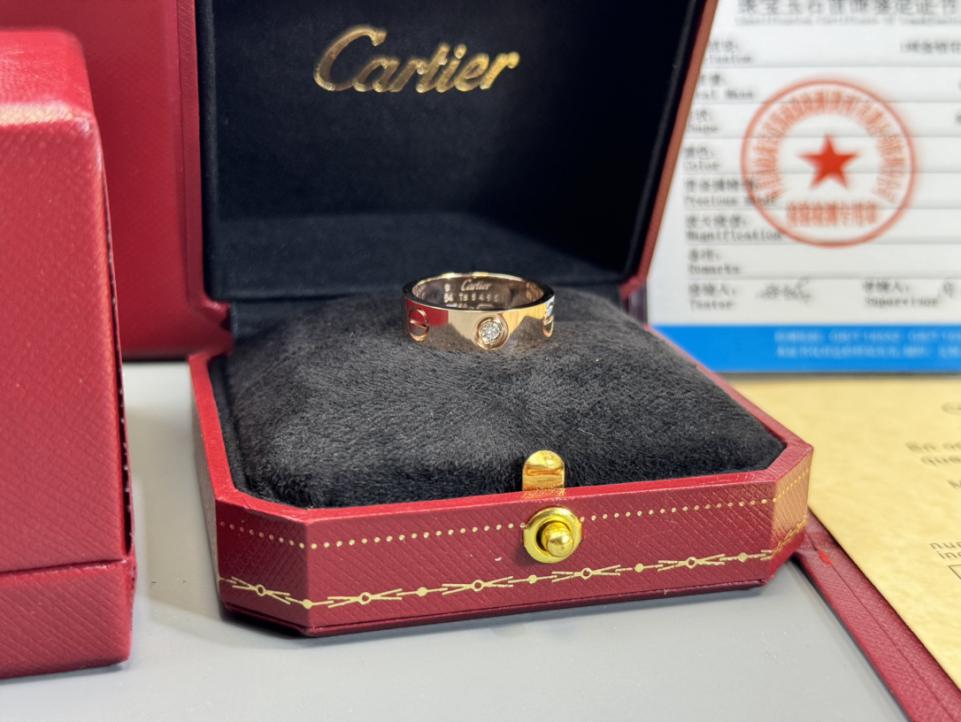 replica,repliche,fake,1:1,earrings,bracelet,ring,jewelry Foto reali della consegna, anello ampio con un diamante personalizzato Cartier in oro 18 carati serie LOVE (5913) replica,repliche,fake,1:1,earrings,bracelet,ring,jewelry Foto reali della consegna, anello ampio con un diamante personalizzato Cartier in oro 18 carati serie LOVE (5913)