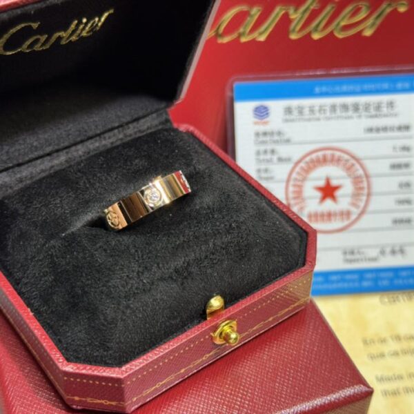 replica,repliche,fake,1:1,earrings,bracelet,ring,jewelry Foto reali della consegna, anello ampio con tre diamanti personalizzato Cartier serie LOVE in oro 18 carati (F99C)