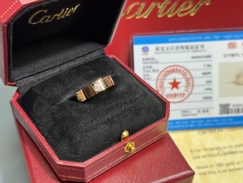 replica,repliche,fake,1:1,earrings,bracelet,ring,jewelry Foto reali della consegna, anello ampio con tre diamanti personalizzato Cartier serie LOVE in oro 18 carati (F99C) replica,repliche,fake,1:1,earrings,bracelet,ring,jewelry Foto reali della consegna, anello ampio con tre diamanti personalizzato Cartier serie LOVE in oro 18 carati (F99C)