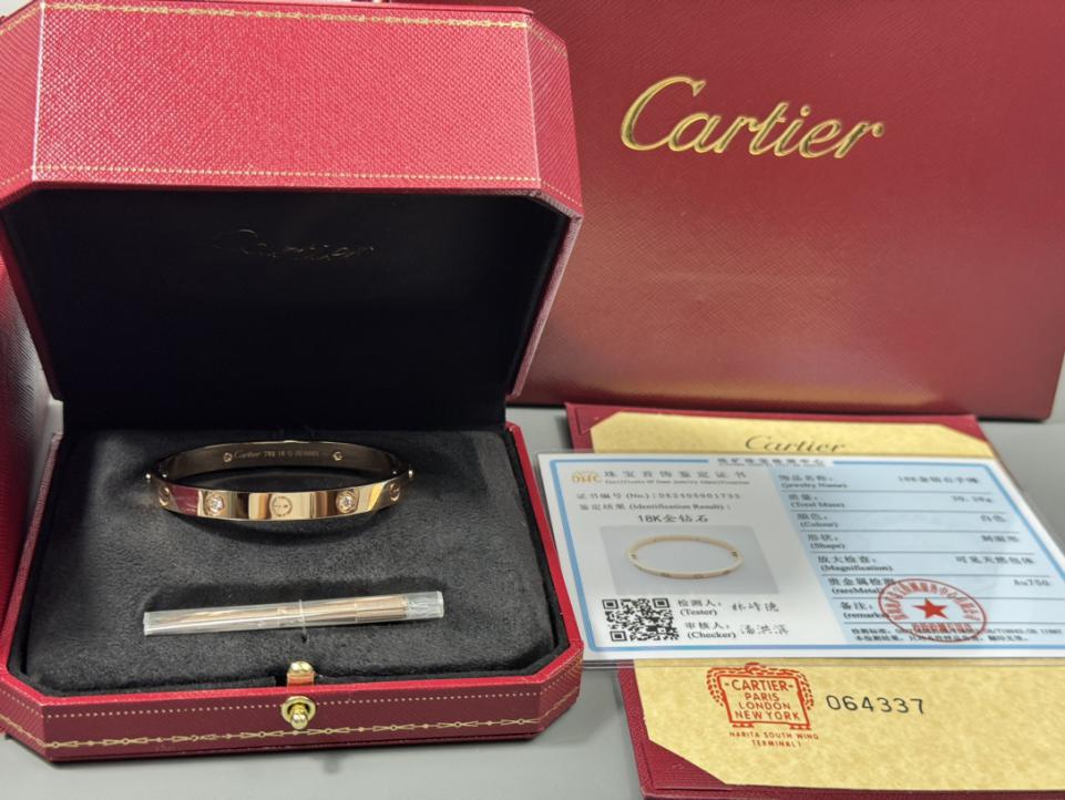replica,repliche,fake,1:1,earrings,bracelet,ring,jewelry Foto reali della consegna, bracciale classico personalizzato a quattro diamanti serie Cartier LOVE in oro 18 carati, oro rosa (66CE) replica,repliche,fake,1:1,earrings,bracelet,ring,jewelry Foto reali della consegna, bracciale classico personalizzato a quattro diamanti serie Cartier LOVE in oro 18 carati, oro rosa (66CE)