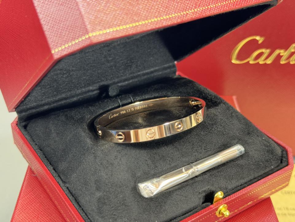 replica,repliche,fake,1:1,earrings,bracelet,ring,jewelry Consegna effettiva, bracciale personalizzato largo classico senza diamanti serie Cartier LOVE in oro 18 carati (0836) replica,repliche,fake,1:1,earrings,bracelet,ring,jewelry Consegna effettiva, bracciale personalizzato largo classico senza diamanti serie Cartier LOVE in oro 18 carati (0836)