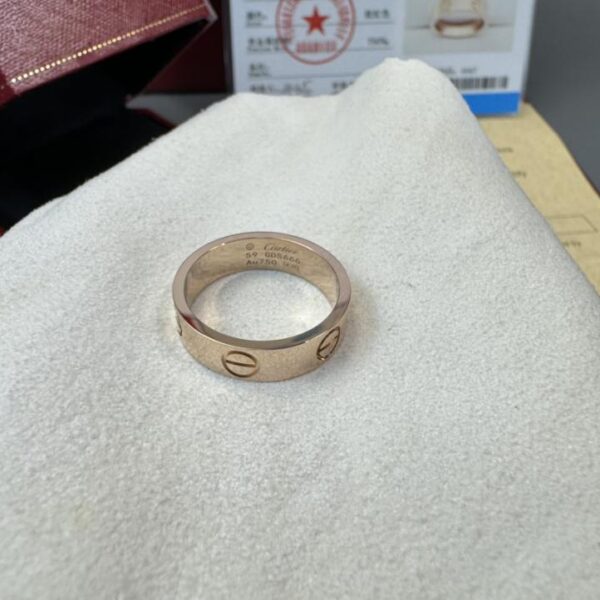replica,repliche,fake,1:1,earrings,bracelet,ring,jewelry Foto reali della consegna, anello personalizzato Cartier Love in oro 18 carati con versione classica ampia senza diamanti (B7F7)