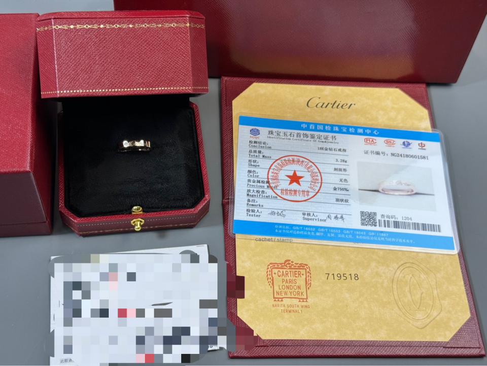 replica,repliche,fake,1:1,earrings,bracelet,ring,jewelry Consegna effettiva, oro 18 carati personalizzato, oro vero e diamanti veri, lettera logo Cartier serie C de Cartier versione stretta anello con un diamante, oro rosa, stesso stile per uomo e donna, modello coppia (1569) replica,repliche,fake,1:1,earrings,bracelet,ring,jewelry Consegna effettiva, oro 18 carati personalizzato, oro vero e diamanti veri, lettera logo Cartier serie C de Cartier versione stretta anello con un diamante, oro rosa, stesso stile per uomo e donna, modello coppia (1569)
