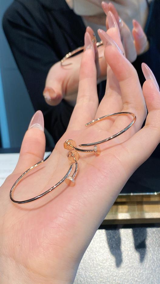 replica,repliche,fake,1:1,earrings,bracelet,ring,jewelry Colpo reale di orecchini grandi con testa e coda in vero oro 18k e chiodi di diamanti (EB2F) replica,repliche,fake,1:1,earrings,bracelet,ring,jewelry Colpo reale di orecchini grandi con testa e coda in vero oro 18k e chiodi di diamanti (EB2F)